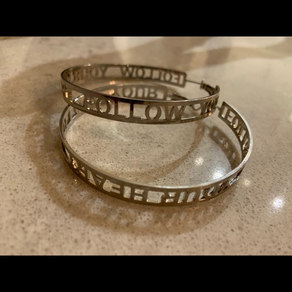 Hoop Earning with the Writing Follow Your Dreams - Picture 1 of 3